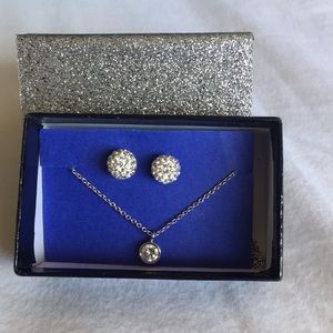 Earring and necklace set